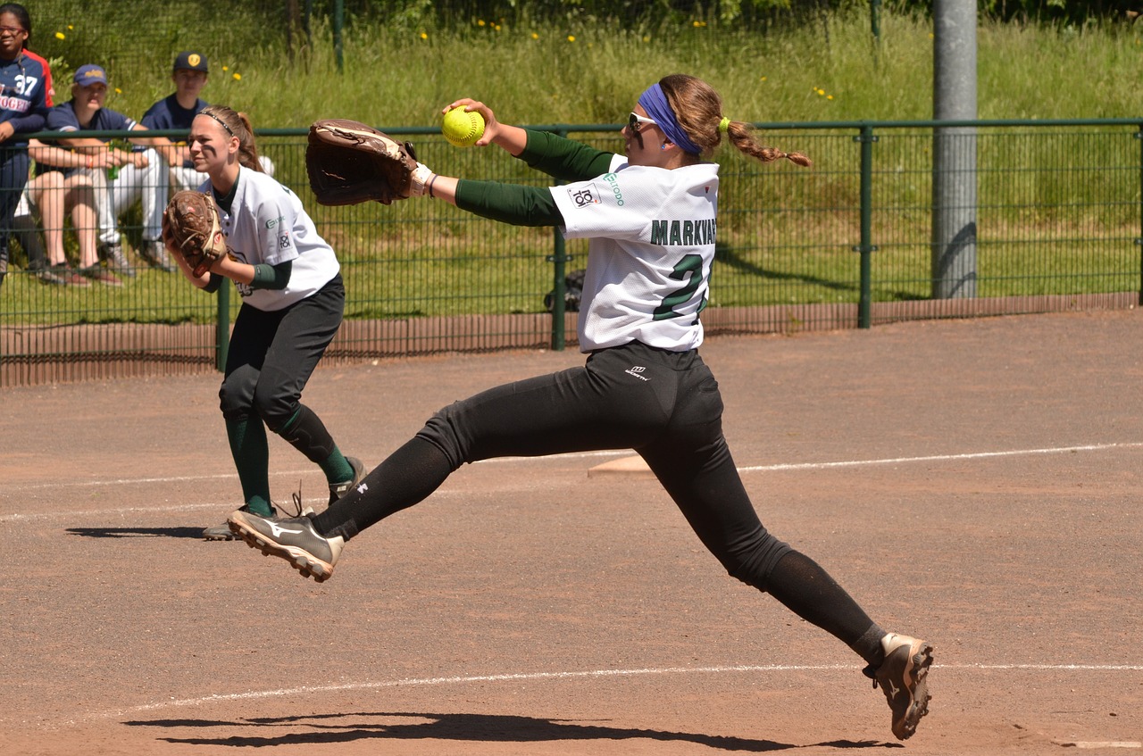 3-factors-that-contribute-to-arm-injuries-in-softball-players